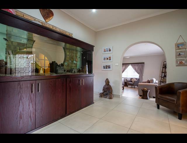3 BEDROOM FREEHOLD SOLD IN MULBARTON